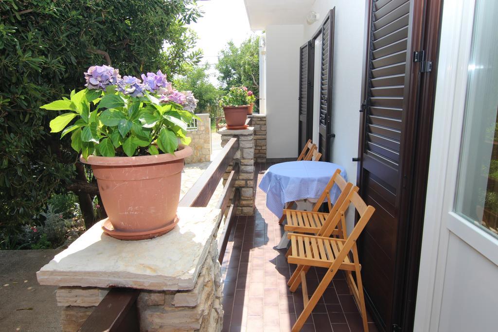 Apartments Jelica Pag Town Exterior foto